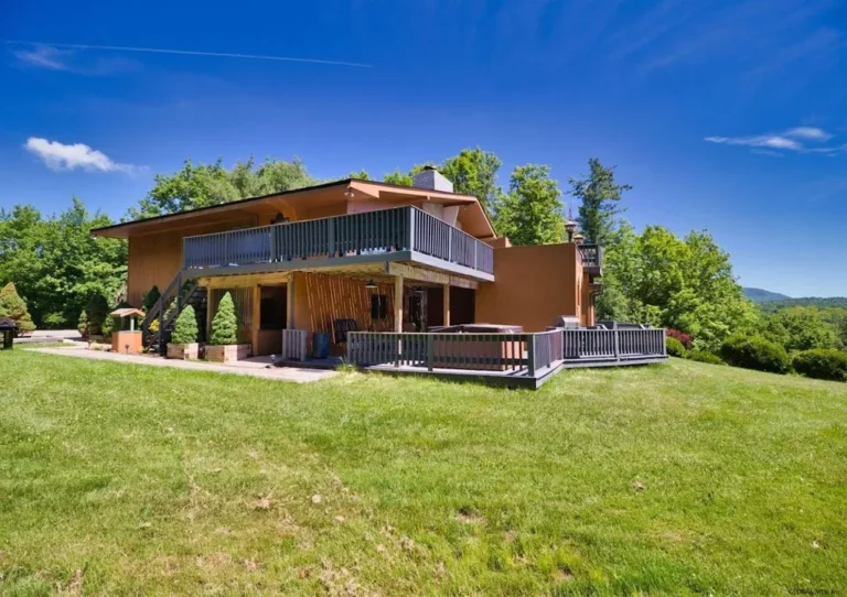 About Us 12 Glass Mirror Cabin deck views at Haus Windham