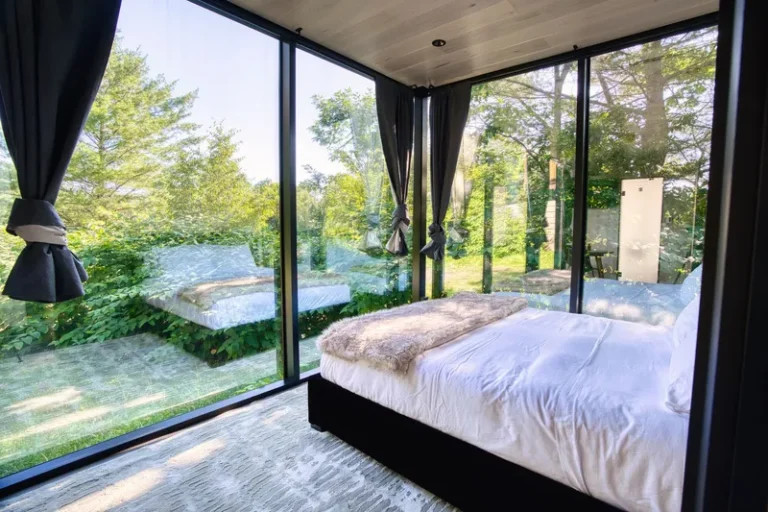 Home 9 Stylish suite sleeping area at Haus Windham