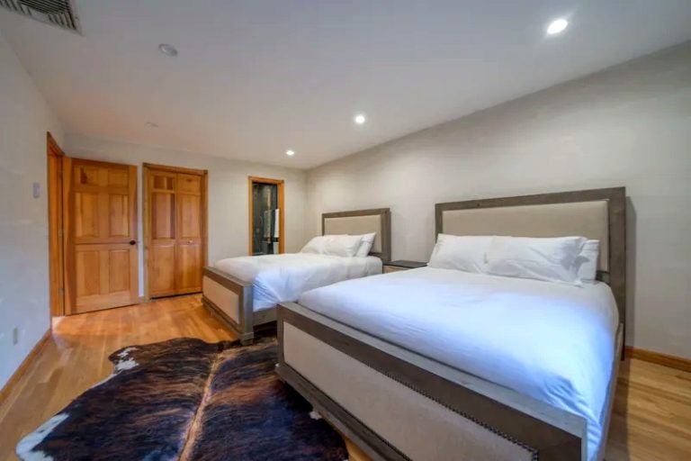 06_queen_bedroom