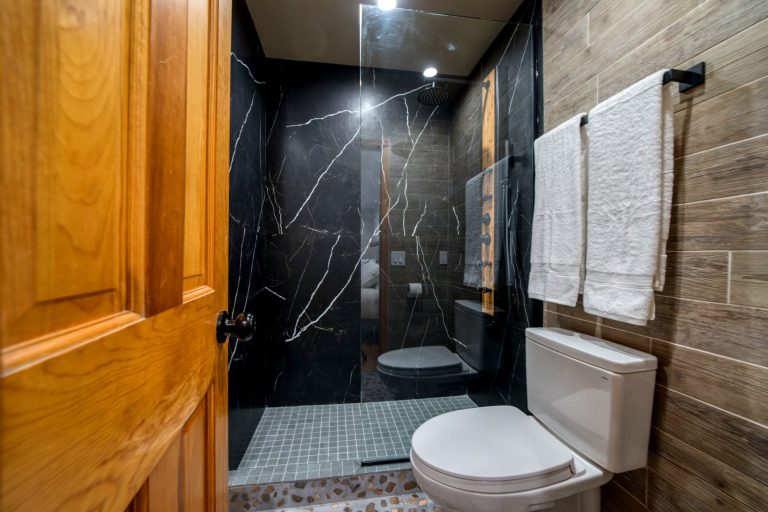 09_bathroom_shower