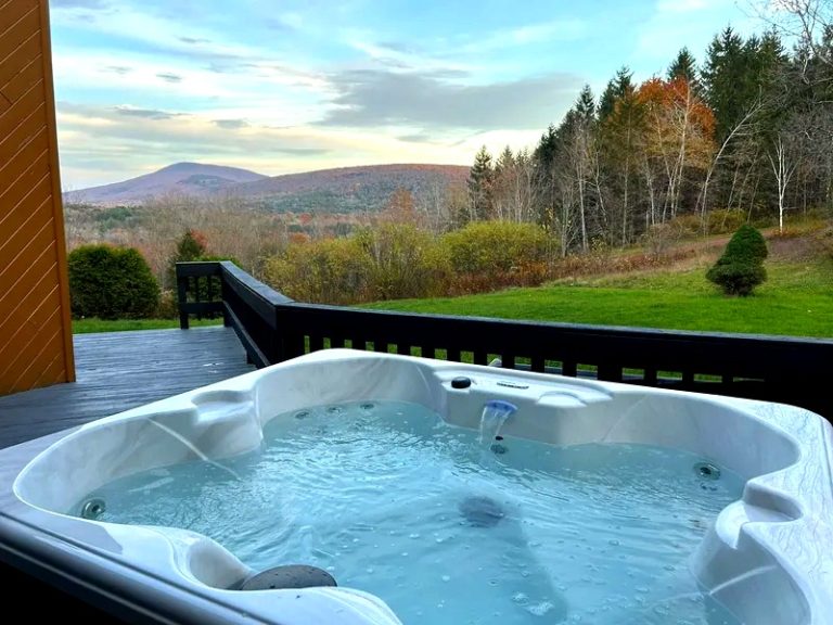 About Us 4 10_hot_tub_mountain_view